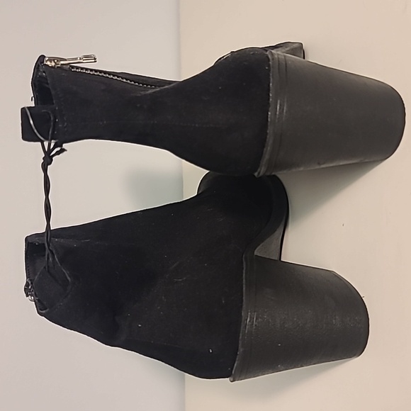 Brand New H&M Black ankle boots w chunky heel (new) US 8.5 EURO 40.  Great Fit - Picture 4 of 8